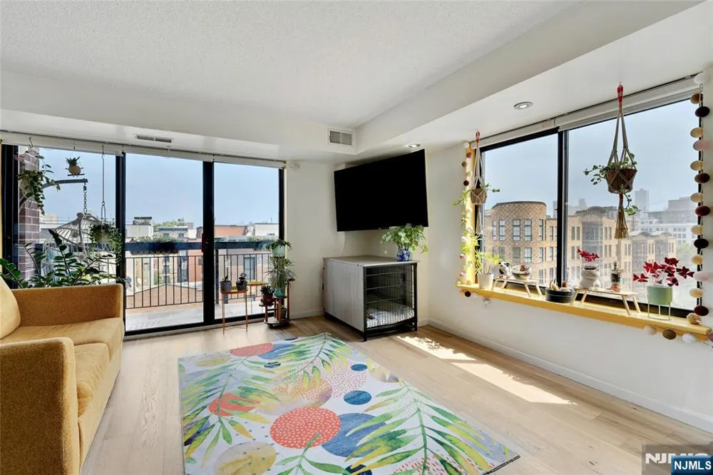 700 1st Street 6H Hoboken, NJ 07030