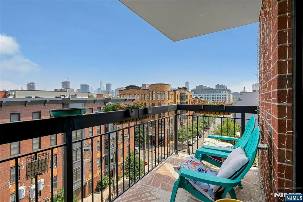 700 1st Street 6H Hoboken, NJ 07030