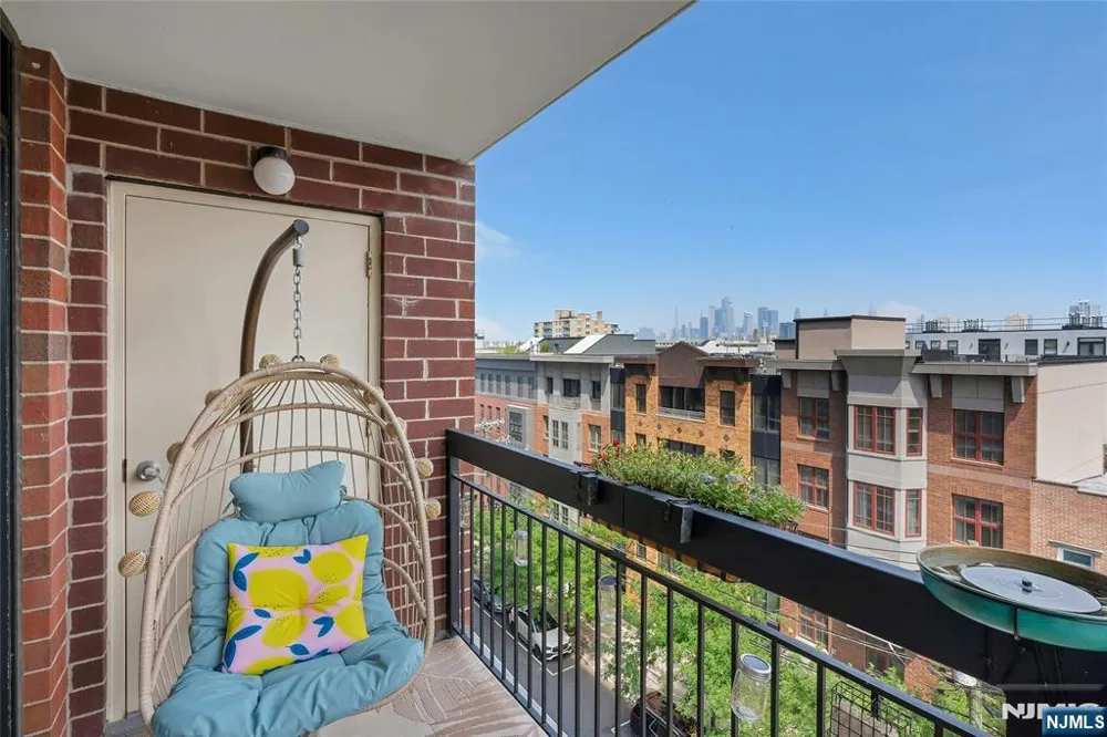 700 1st Street 6H Hoboken, NJ 07030