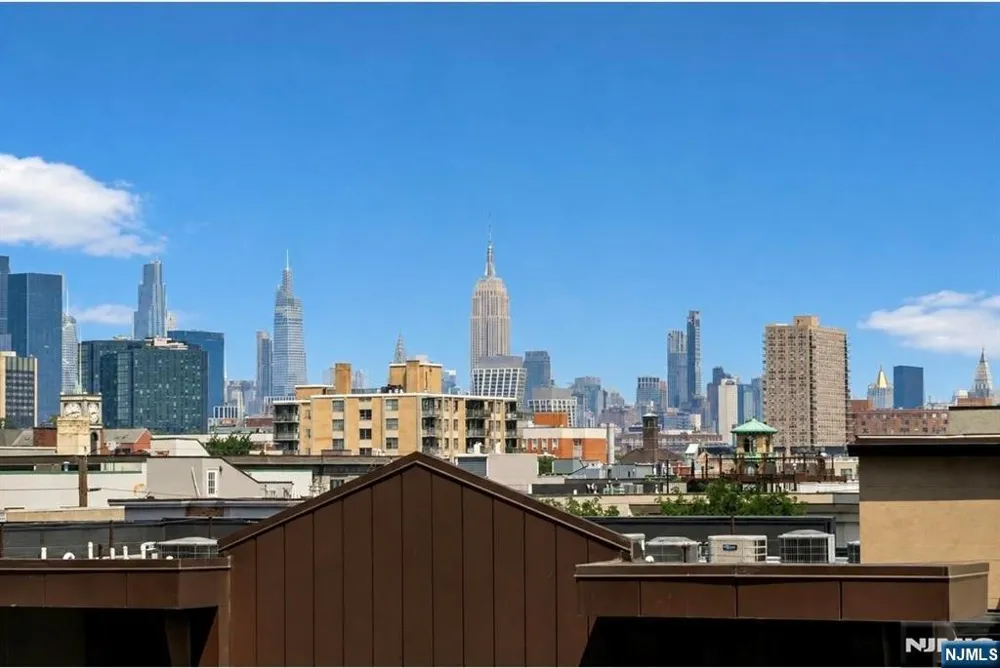 700 1st Street 6H Hoboken, NJ 07030