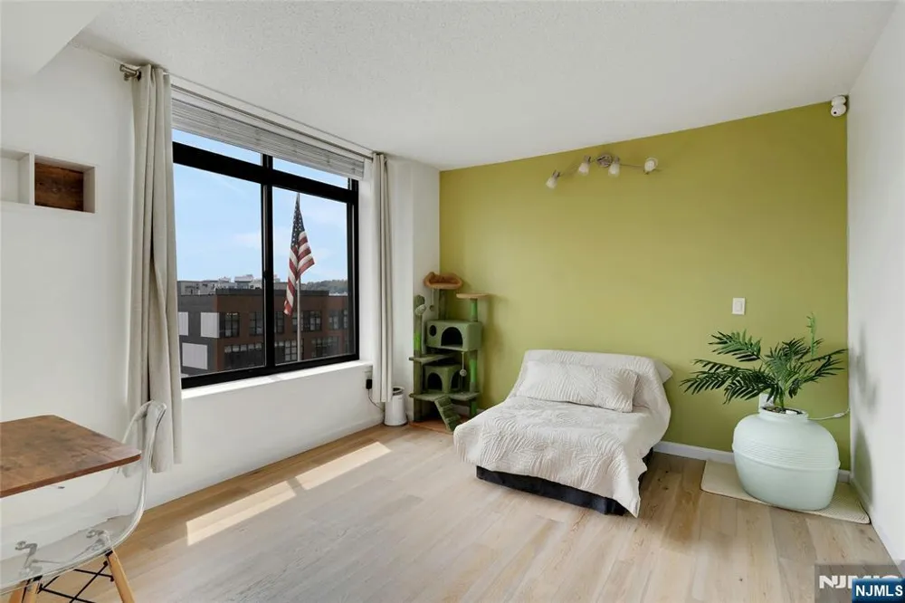 700 1st Street 6H Hoboken, NJ 07030