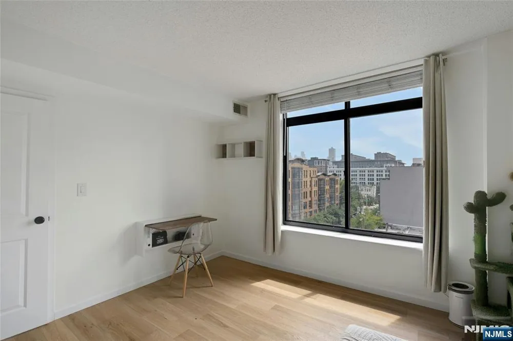 700 1st Street 6H Hoboken, NJ 07030
