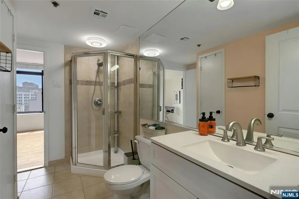 700 1st Street 6H Hoboken, NJ 07030