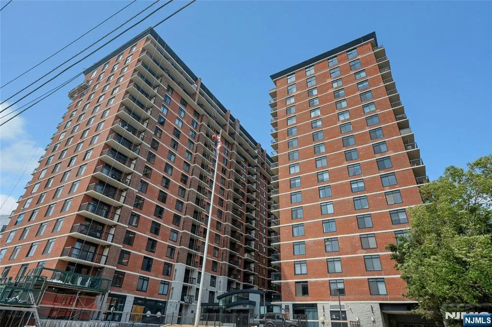 700 1st Street 6H Hoboken, NJ 07030