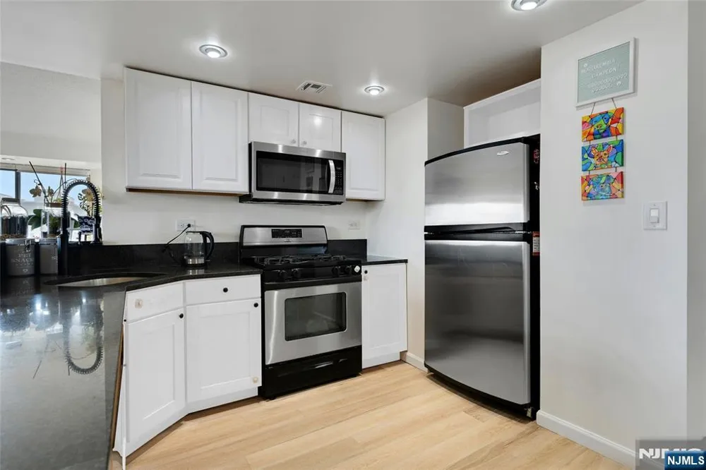 700 1st Street 6H Hoboken, NJ 07030
