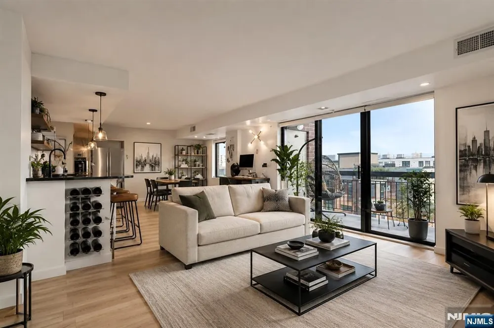 700 1st Street 6H Hoboken, NJ 07030