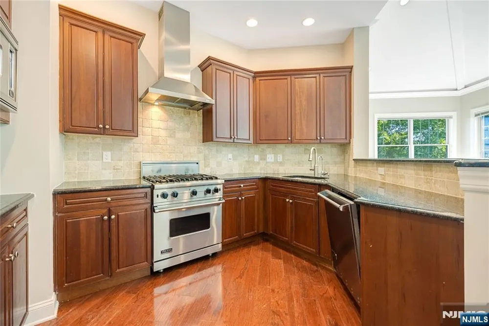 1310 The Plaza 1310 Tenafly, NJ 07670
