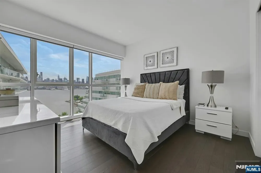 800 Ave At Port Imperial 910 Weehawken, NJ 07086
