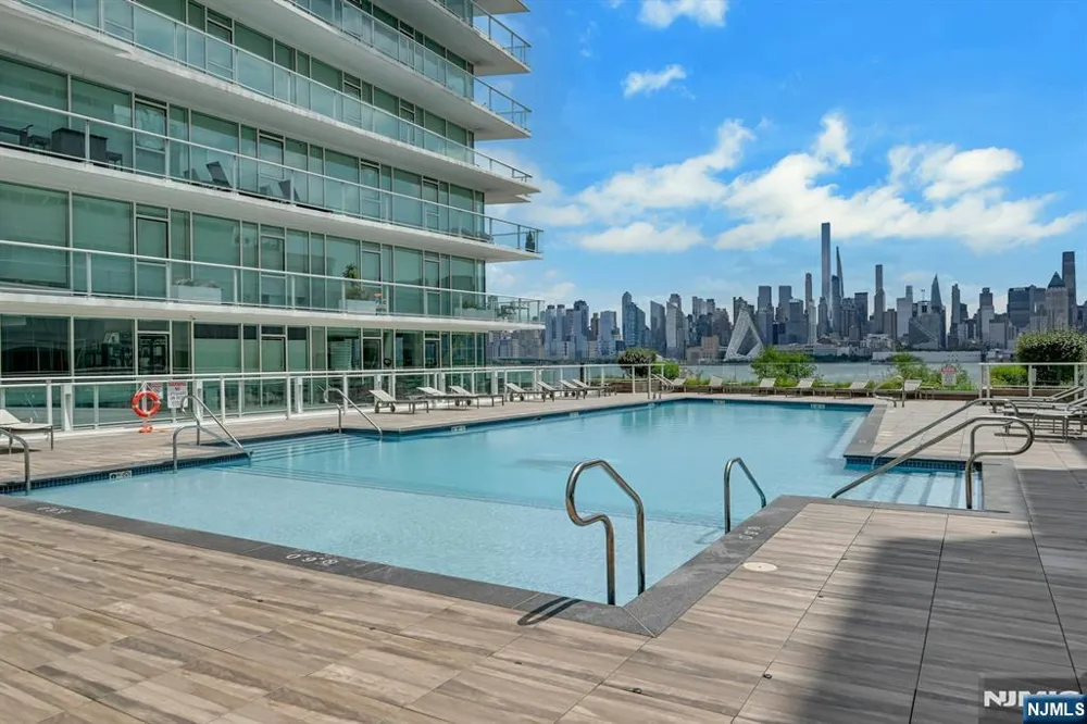 800 Ave At Port Imperial 910 Weehawken, NJ 07086