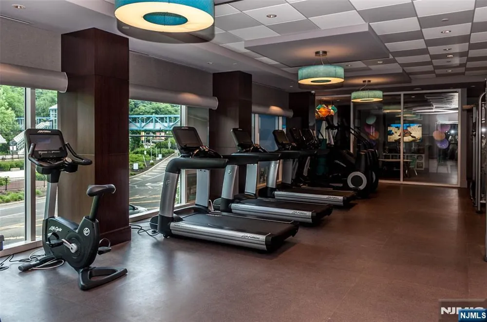 800 Ave At Port Imperial 910 Weehawken, NJ 07086