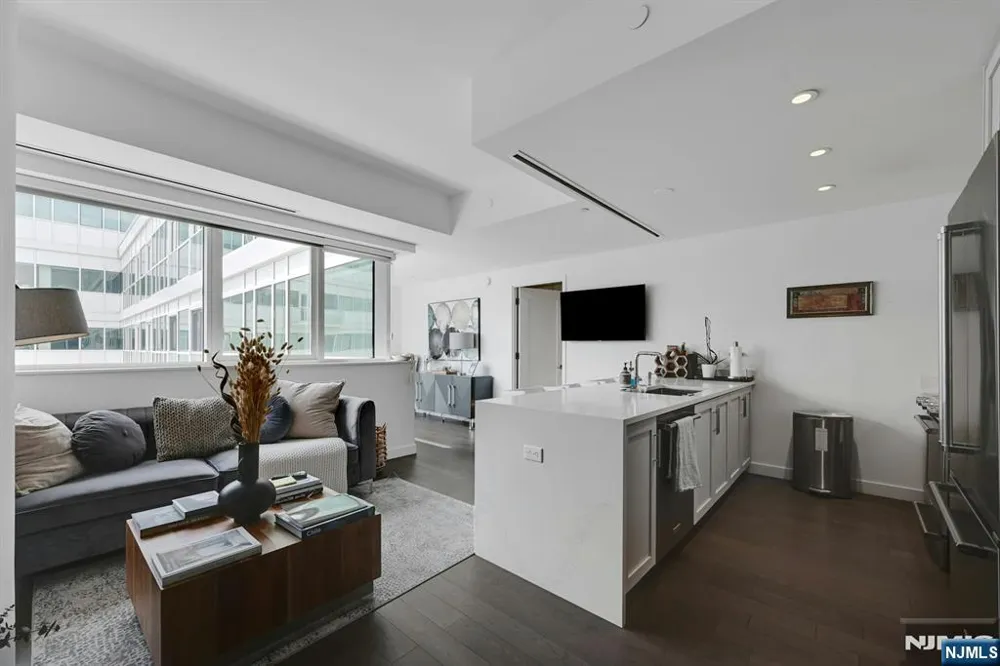 800 Ave At Port Imperial 910 Weehawken, NJ 07086