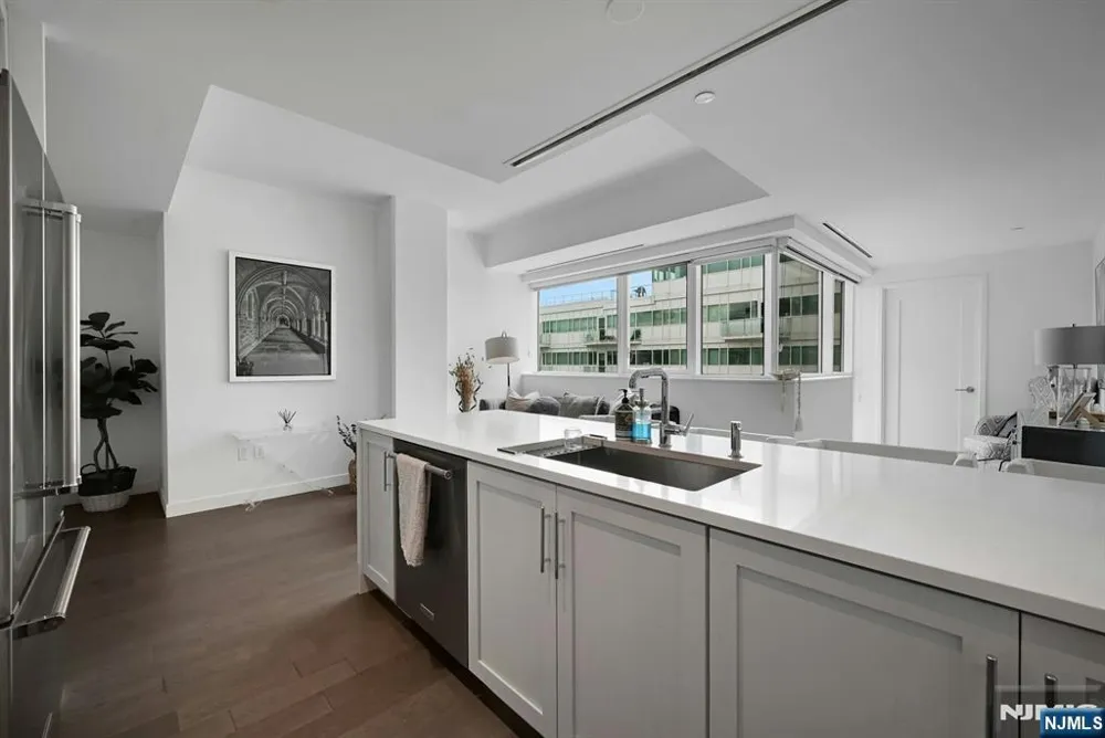 800 Ave At Port Imperial 910 Weehawken, NJ 07086