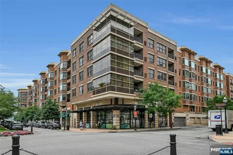 22 Ave At Port Imperial 512