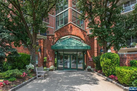 300 Main Street 301