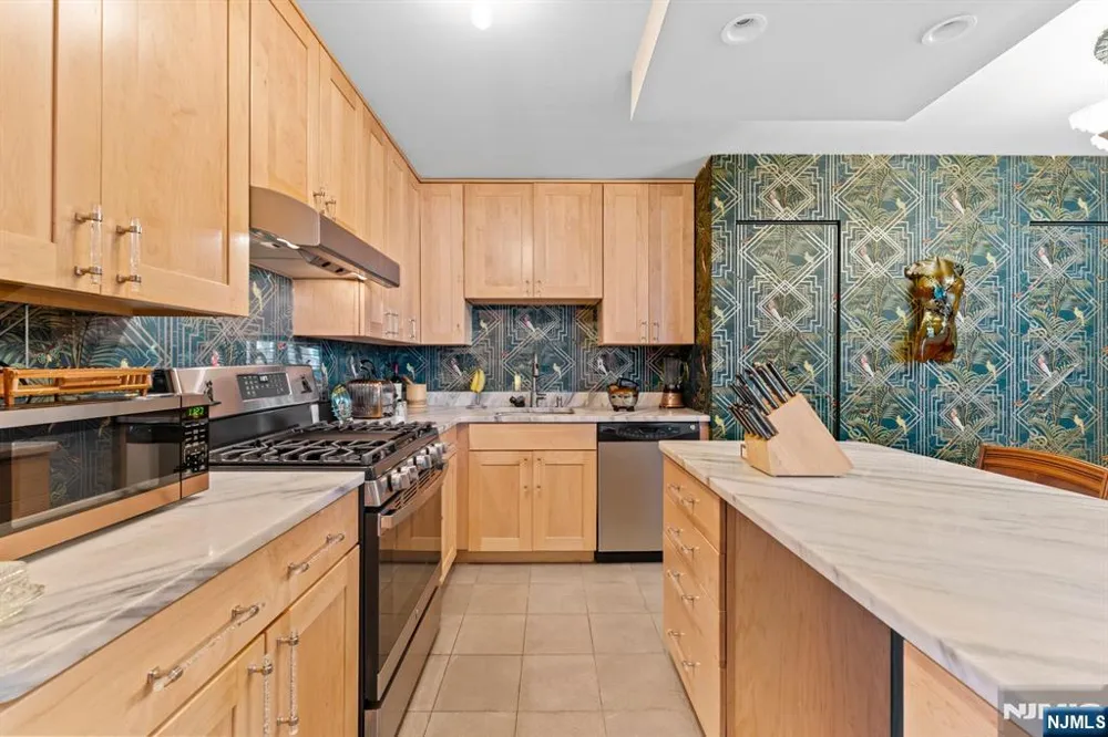 6040 Boulevard East MA West New York, NJ 07093