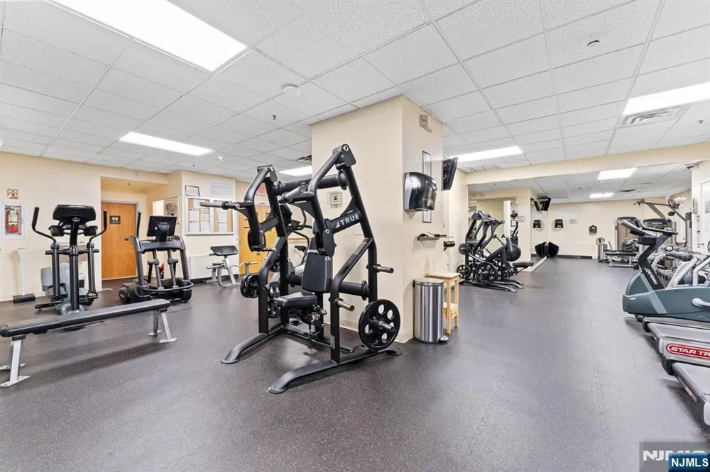 6040 Boulevard East MA West New York, NJ 07093