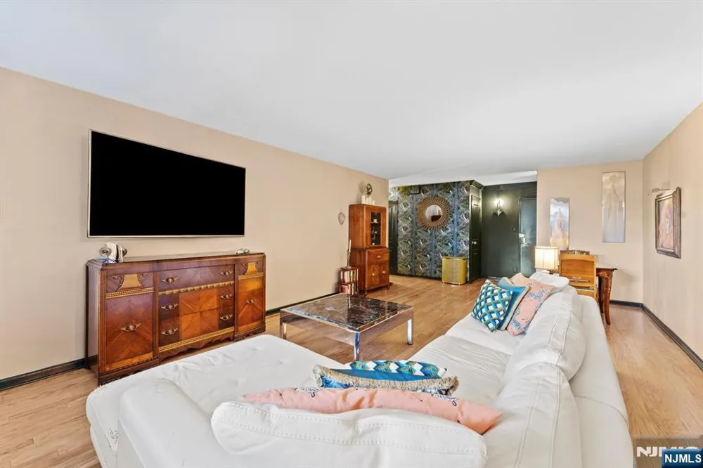6040 Boulevard East MA West New York, NJ 07093