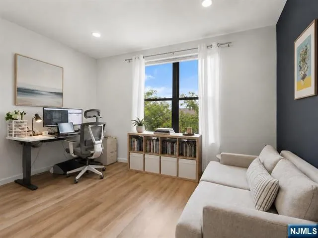 24 Ave At Port Imperial 205 West New York, NJ 07093