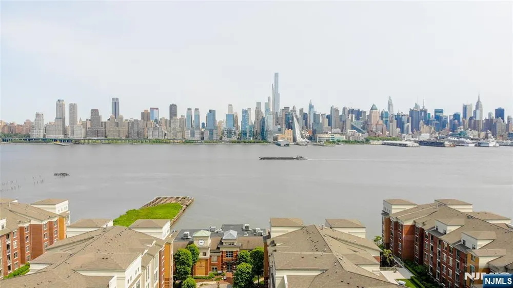 24 Ave At Port Imperial 205 West New York, NJ 07093