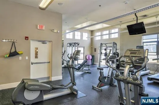24 Ave At Port Imperial 205 West New York, NJ 07093