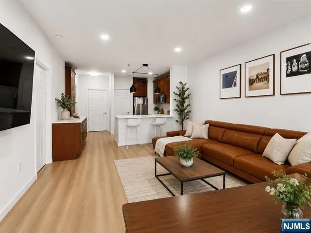 24 Ave At Port Imperial 205 West New York, NJ 07093