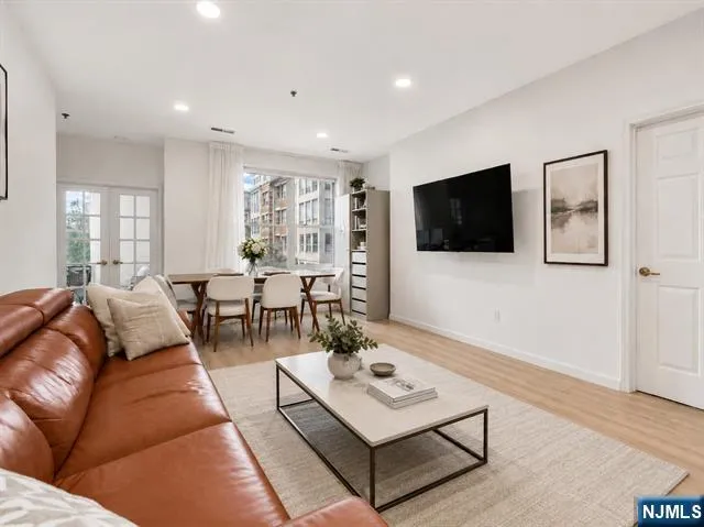 24 Ave At Port Imperial 205 West New York, NJ 07093