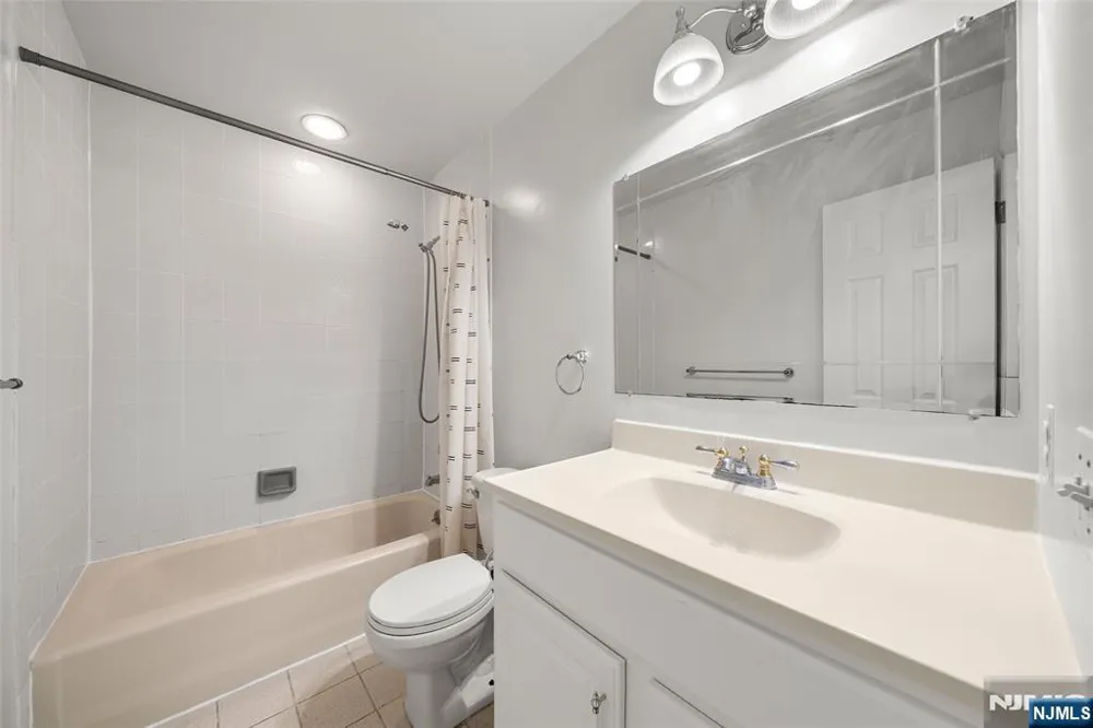 531 Windsor Drive Palisades Park, NJ 07650
