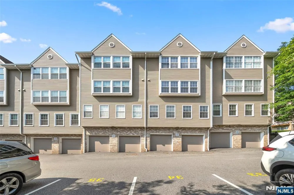 531 Windsor Drive Palisades Park, NJ 07650