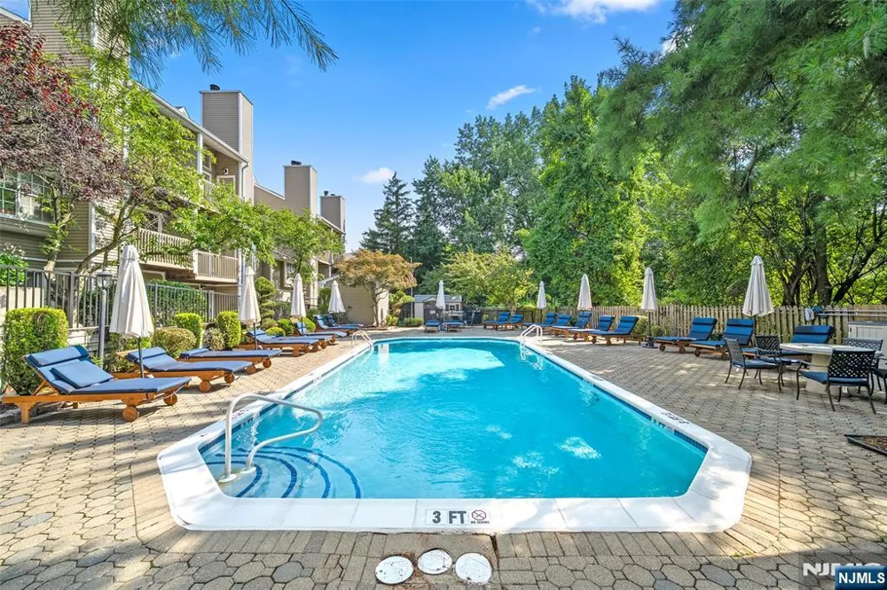 531 Windsor Drive Palisades Park, NJ 07650