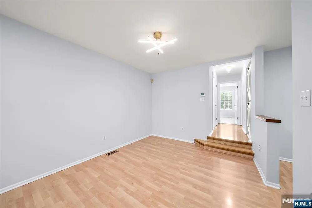 531 Windsor Drive Palisades Park, NJ 07650