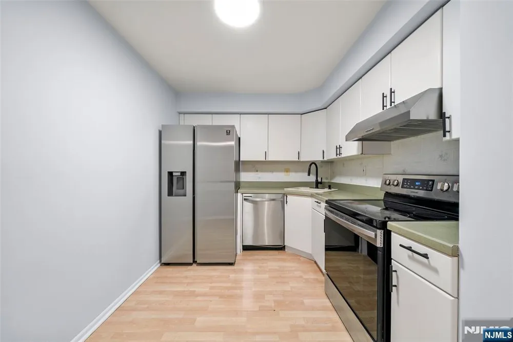 531 Windsor Drive Palisades Park, NJ 07650