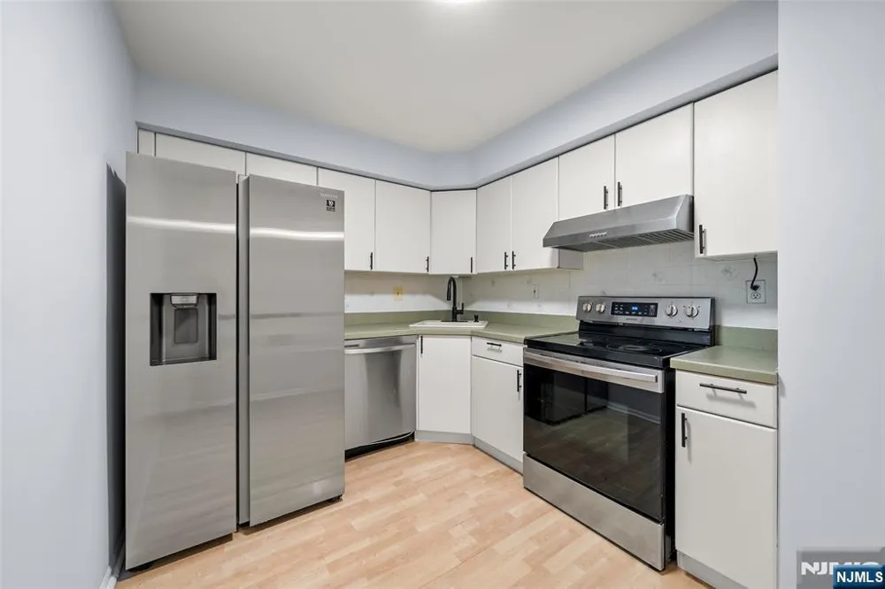 531 Windsor Drive Palisades Park, NJ 07650
