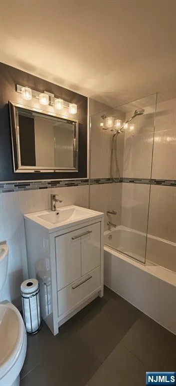 8800 Boulevard East 8M North Bergen, NJ 07047