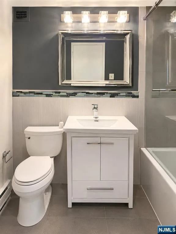 8800 Boulevard East 8M North Bergen, NJ 07047