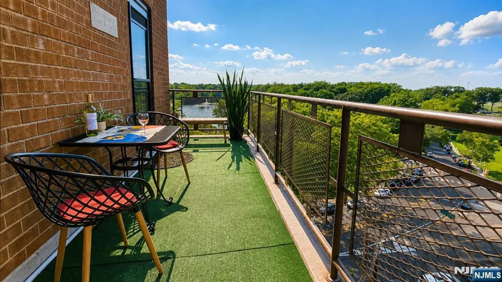 8800 Boulevard East 8M North Bergen, NJ 07047