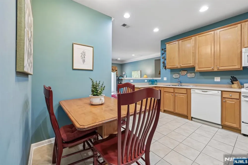 7111 Warrens Way Wanaque, NJ 07465