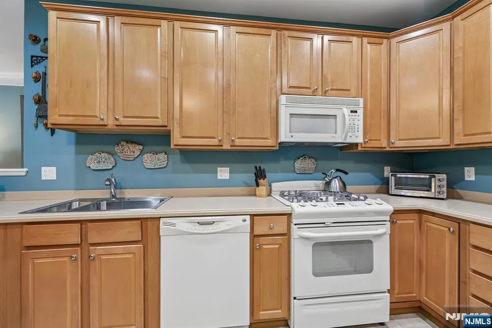 7111 Warrens Way Wanaque, NJ 07465