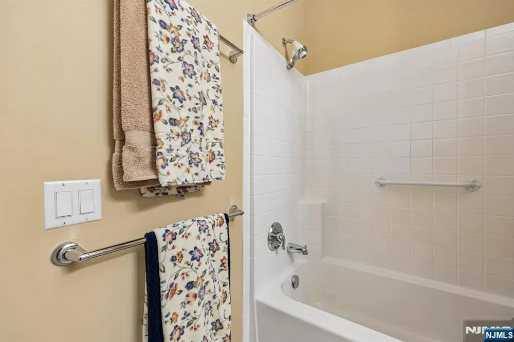 7111 Warrens Way Wanaque, NJ 07465