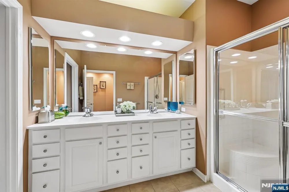 7111 Warrens Way Wanaque, NJ 07465