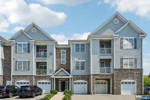 43 Elston Court 207