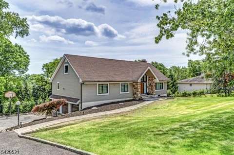 136 Carlough Rd