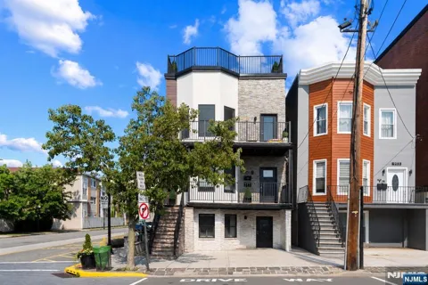 901 Palisade Avenue 1