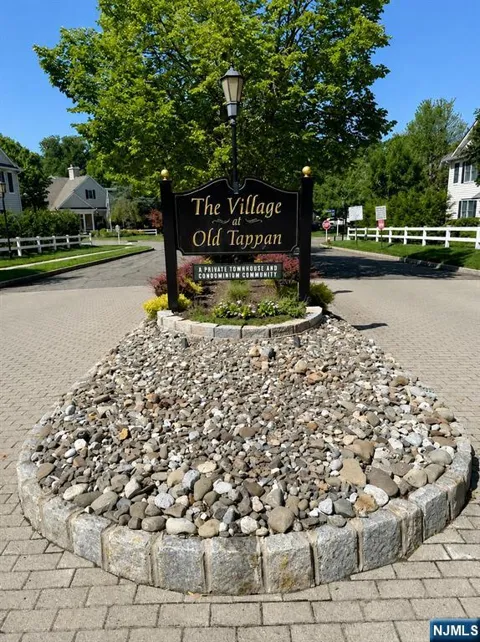 34 Spring Hollow