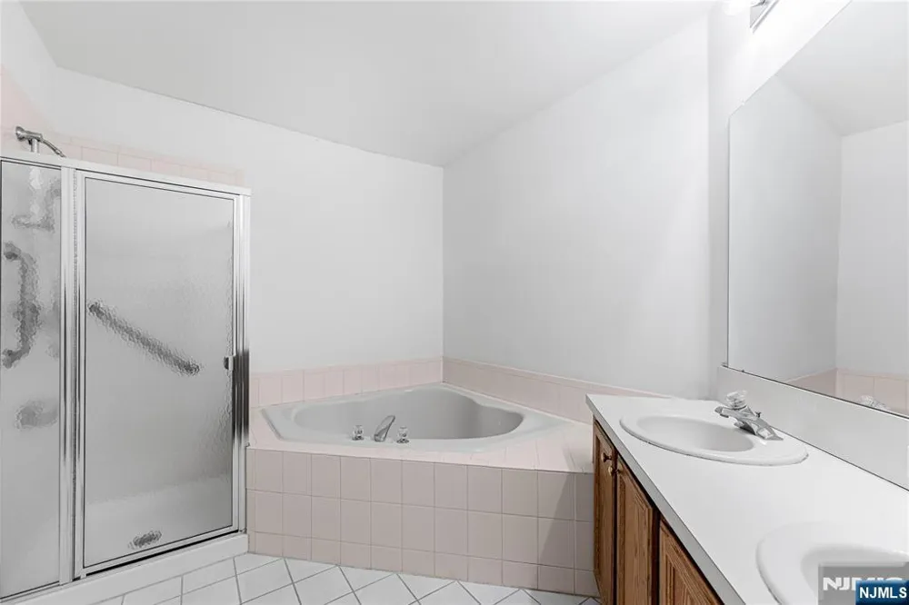 34 Spring Hollow Old Tappan, NJ 07675
