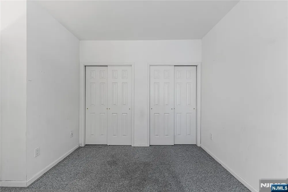 34 Spring Hollow Old Tappan, NJ 07675