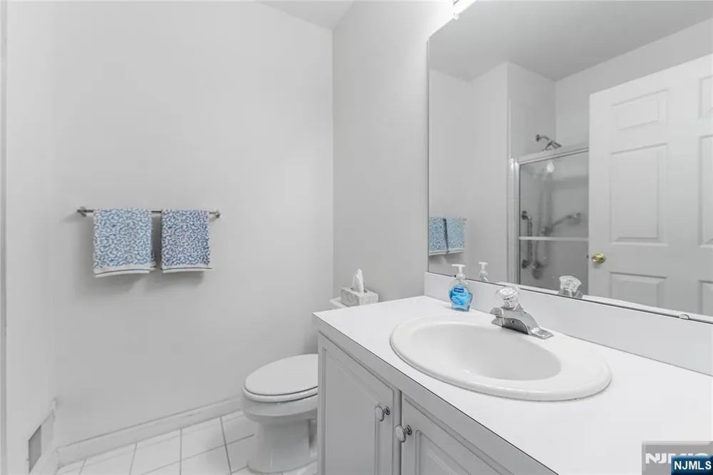 34 Spring Hollow Old Tappan, NJ 07675