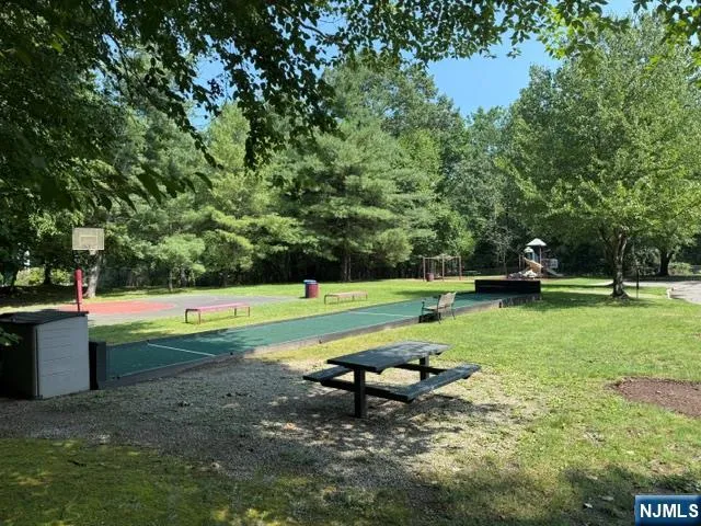 34 Spring Hollow Old Tappan, NJ 07675
