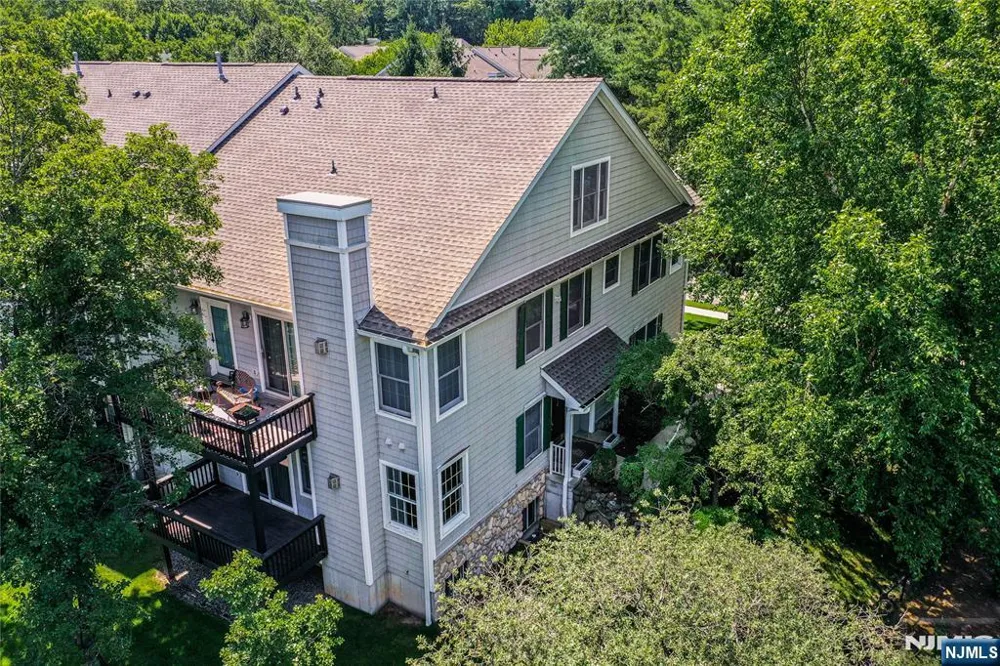 34 Spring Hollow Old Tappan, NJ 07675