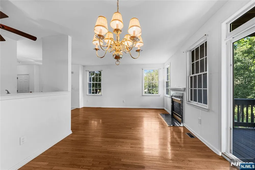 34 Spring Hollow Old Tappan, NJ 07675