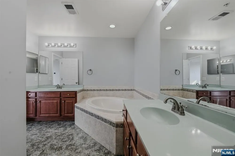 2 Marina Bayonne, NJ 07002